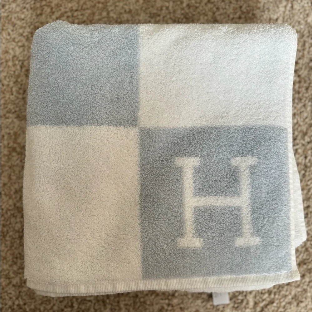 BNIB Hermes Avalon Face Towel Bleu Glacier